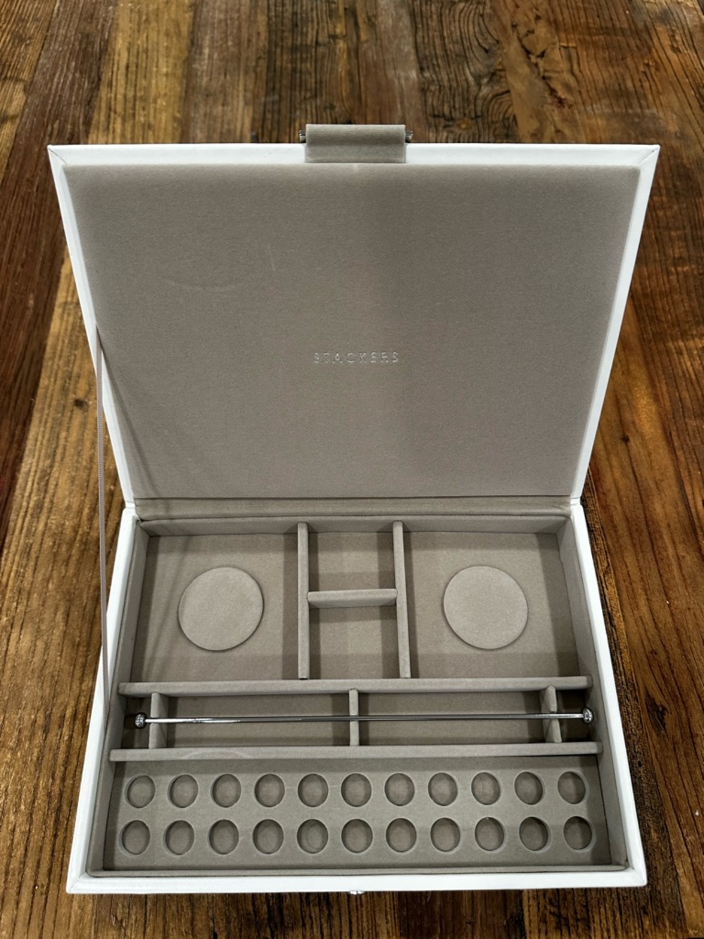 Lux Suede Jewelry and charm Organizer Box in white cream - Brand: - Picture 4 of 7